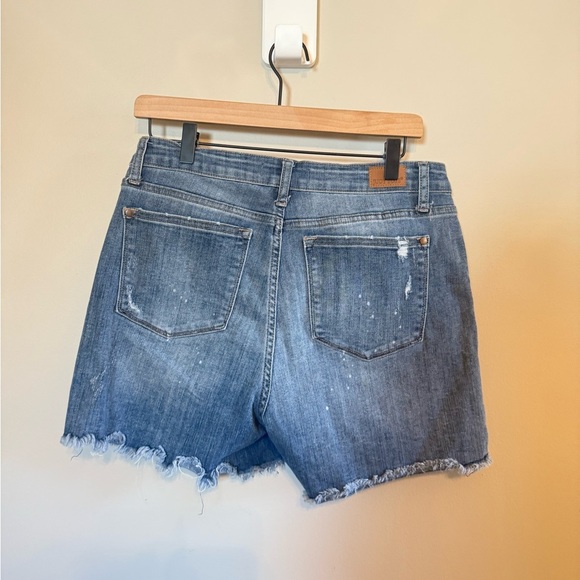 Judy Blue • High Rise Medium‎ Wash Distressed Casual Jean Short Sz 30 Frayed - Picture 7 of 11